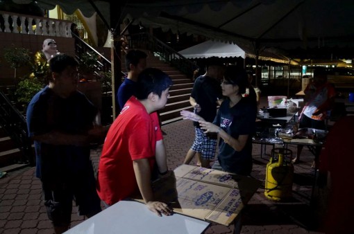 泓:你们明天要这样…… 那样……