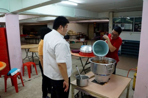 到居士林煮药膳汤
