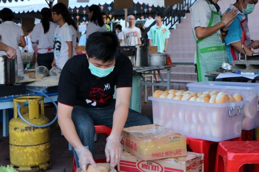 敬业乐业的龙哥